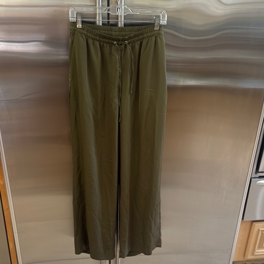H&M Green Wide Leg Pants in Olive Green - Large